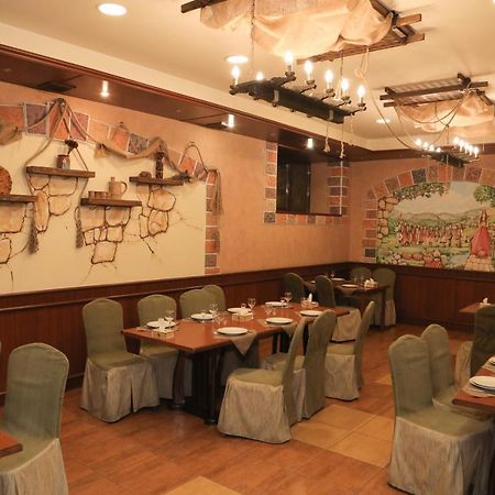 Praha Hotel Γιερεβάν Εξωτερικό φωτογραφία